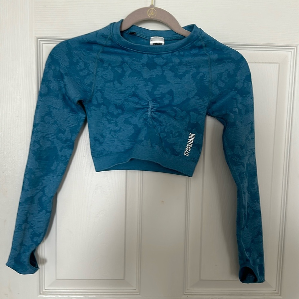 NWT Gymshark Top Womens Size XS Aqua Blue Cropped Long Sleeve Camo Workout